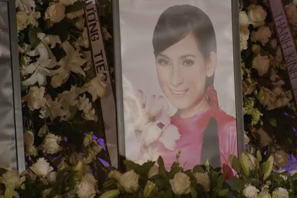 Việt Hương ráng gồng không khóc nhưng nước mắt ứa như mưa, tự trách bản thân 1 việc liên quan đến Phi Nhung-5