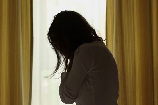 Vừa mới sinh xong, đang nằm trong phòng thì mẹ chồng bước vào và nói một điều khiến tôi chảy nước mắt