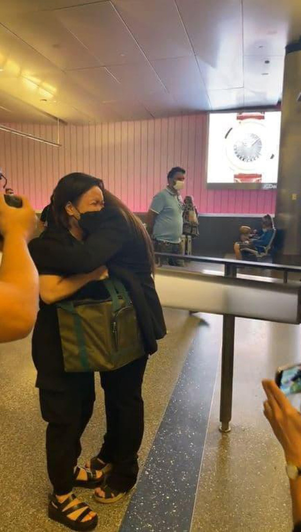 Việt Hương ráng gồng không khóc nhưng nước mắt ứa như mưa, tự trách bản thân 1 việc liên quan đến Phi Nhung-4