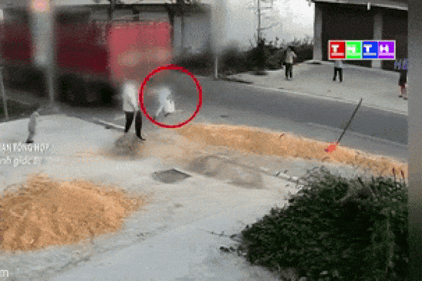 Hà Nội: Hơn nửa ngày nỗ lực tìm kiếm, vẫn chưa thấy cụ bà nhảy xuống sông Tô Lịch-7