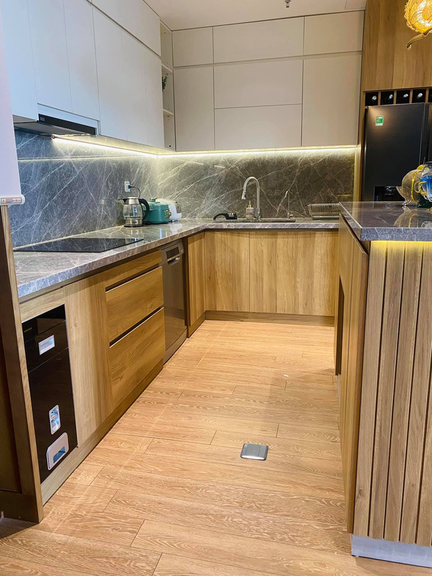 Dân mạng khen hết lời căn bếp có hệ thống tủ giấu sạch đồ đạc: Gọn gàng, thoáng mát và lúc nào cũng sạch đẹp như mới-2