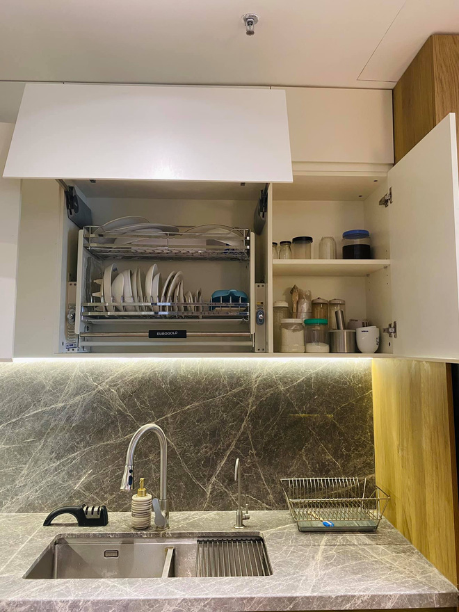 Dân mạng khen hết lời căn bếp có hệ thống tủ giấu sạch đồ đạc: Gọn gàng, thoáng mát và lúc nào cũng sạch đẹp như mới-5