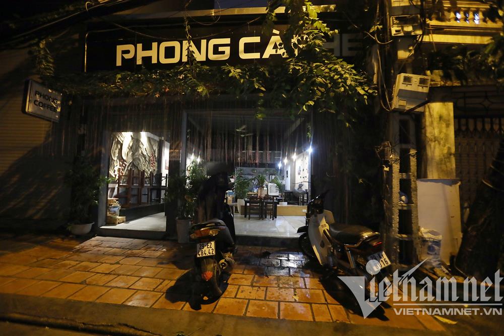 Cả đêm hì hục chùi bụi, tẩy mốc... chờ gà gáy nổi lò, đón khách-1