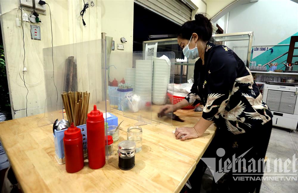 Cả đêm hì hục chùi bụi, tẩy mốc... chờ gà gáy nổi lò, đón khách-7
