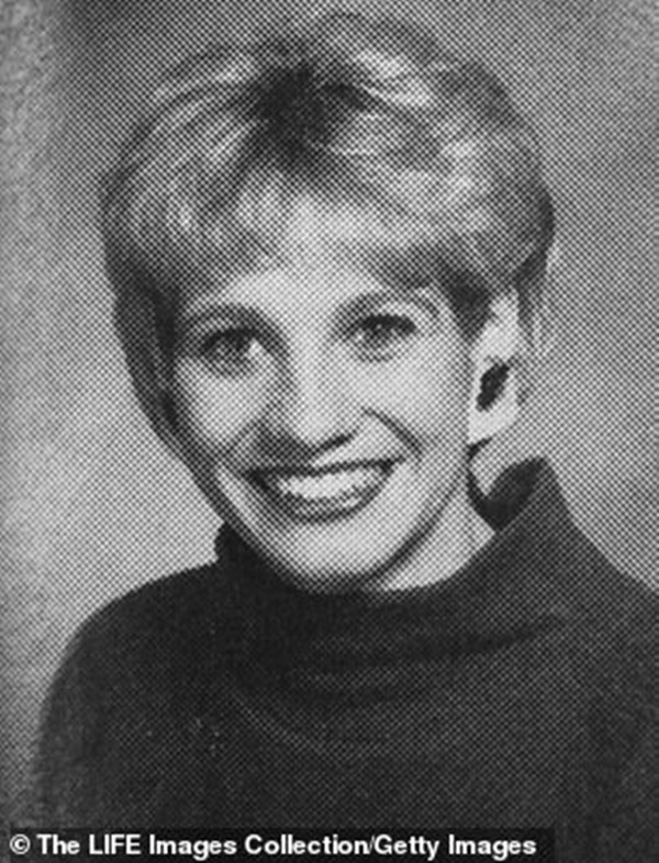 Trót mê đắm thầy giáo điển trai đáng tuổi bố, tiểu thư con nhà tài phiệt ra tay trừ khử vợ thầy để soán ngôi chính thất-1