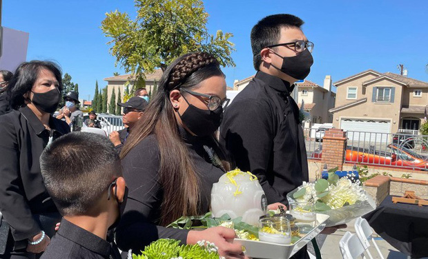 Con gái ruột Phi Nhung nói lời cảm tạ, rất xúc động vì 1 điều sau tang lễ của mẹ-3