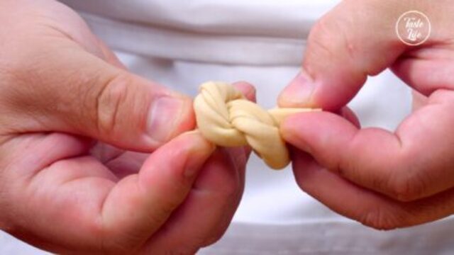 Thịt ba chỉ om với nguyên liệu dễ kiếm này cực tốn cơm, ăn hoài không biết chán-3