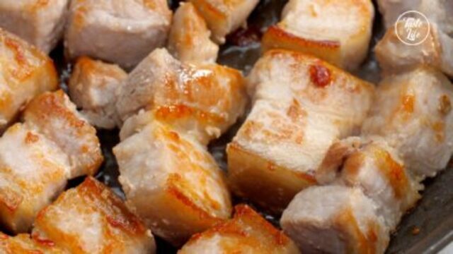 Thịt ba chỉ om với nguyên liệu dễ kiếm này cực tốn cơm, ăn hoài không biết chán-4