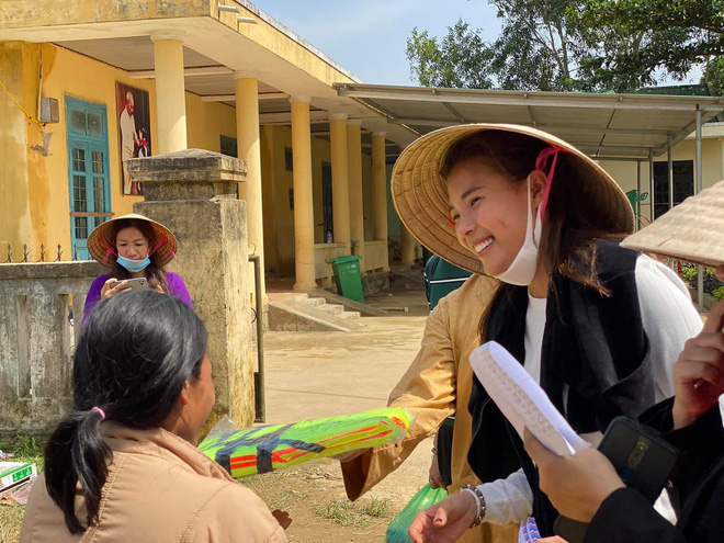 Thuý Diễm chính thức lên tiếng sau khi bị CEO Đại Nam gọi tên vào drama sao kê tiền từ thiện miền Trung!-4