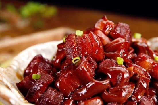 Thịt ba chỉ om với nguyên liệu dễ kiếm này cực tốn cơm, ăn hoài không biết chán