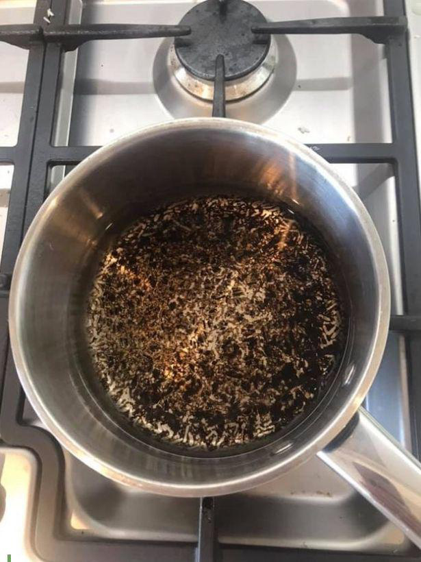 Không cần cọ rửa, chảo cháy khét, bám đen đến mấy cũng sạch bong, sáng bóng nhờ cách cực dễ này-3
