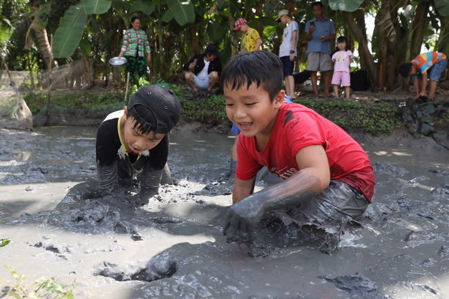 Tại sao những đứa trẻ ngày xưa có thể bị la mắng, đánh đòn nhưng ít khi gặp vấn đề về tâm lý? Câu trả lời đang được vô số phụ huynh quan tâm-1