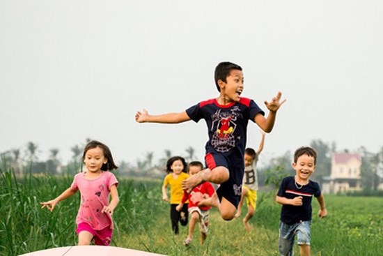 Tại sao những đứa trẻ ngày xưa có thể bị la mắng, đánh đòn nhưng ít khi gặp vấn đề về tâm lý? Câu trả lời đang được vô số phụ huynh quan tâm