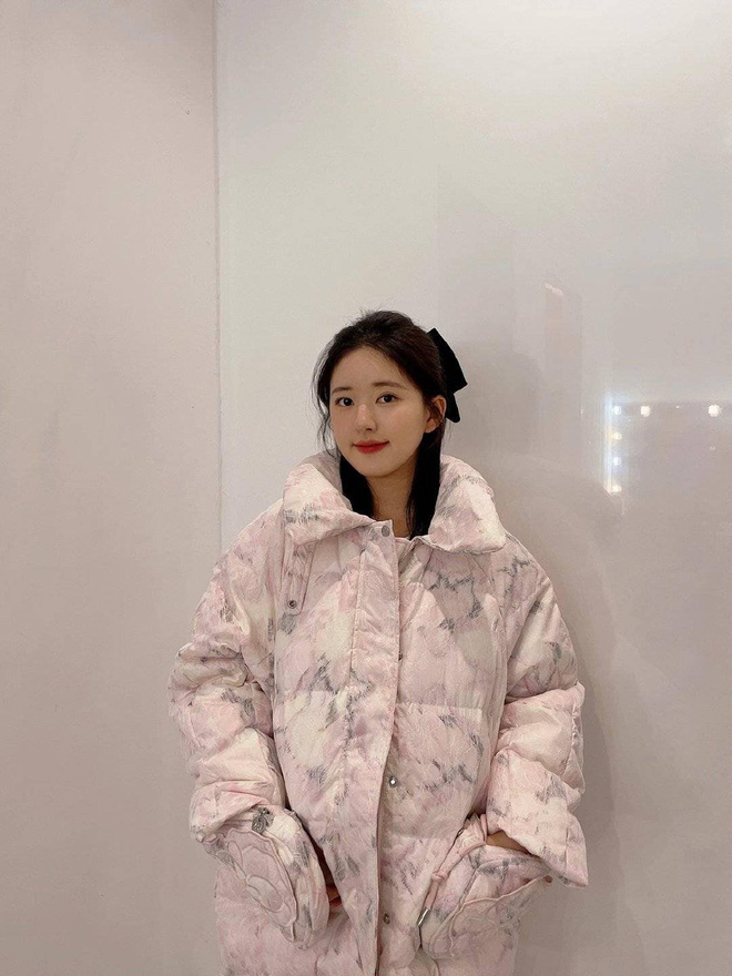 Mỹ nhân Cbiz hack tuổi đâu chỉ nhờ má bánh bao, kiểu tóc đi kèm cũng giúp visual thăng hạng nhiều phết đấy-10