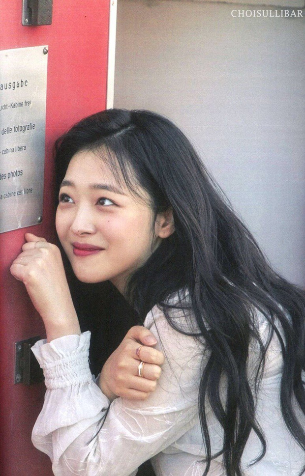 Tròn 2 năm ngày mất của Sulli: Thì ra showbiz từng có đóa hoa lê tuyết đẹp lay động lòng người đến thế!-7