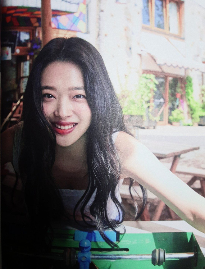 Tròn 2 năm ngày mất của Sulli: Thì ra showbiz từng có đóa hoa lê tuyết đẹp lay động lòng người đến thế!-19