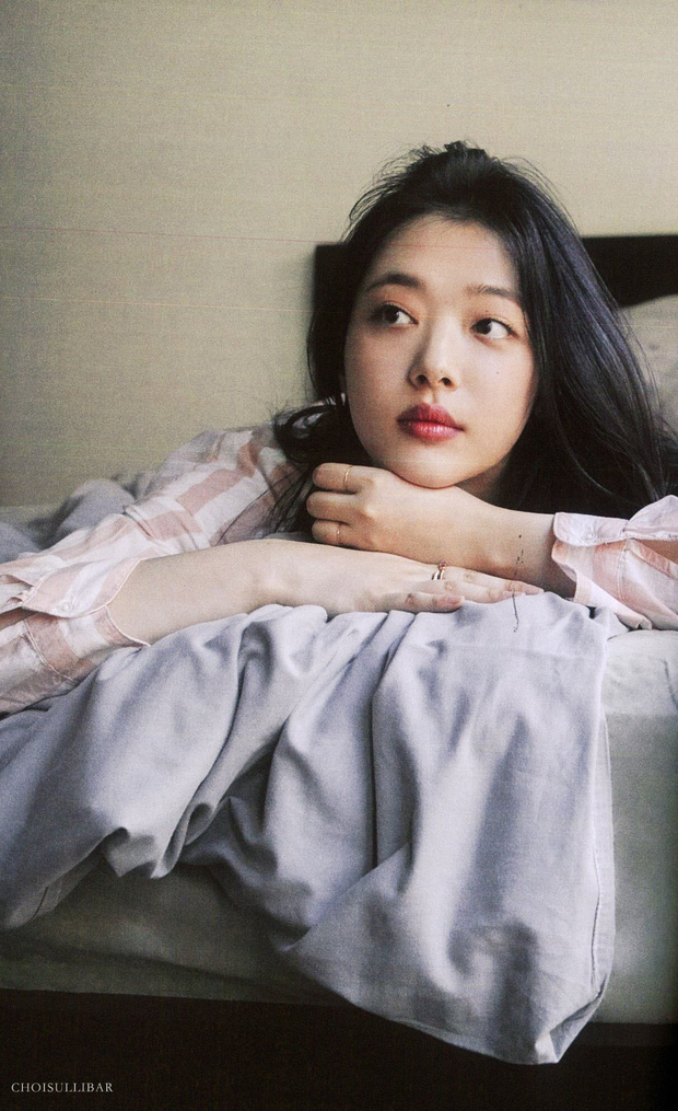 Tròn 2 năm ngày mất của Sulli: Thì ra showbiz từng có đóa hoa lê tuyết đẹp lay động lòng người đến thế!-9