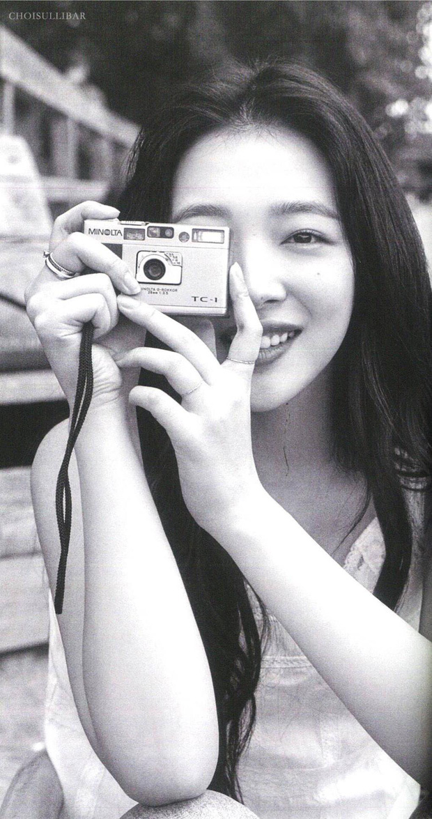 Tròn 2 năm ngày mất của Sulli: Thì ra showbiz từng có đóa hoa lê tuyết đẹp lay động lòng người đến thế!-14