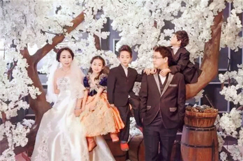 Chàng trai 22 yêu sếp 41 tuổi: Theo đuổi suốt 7 năm, giờ hôn nhân viên mãn-3