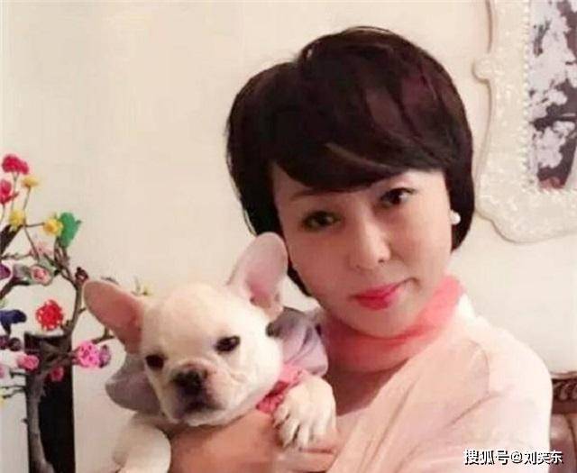 Chàng trai 22 yêu sếp 41 tuổi: Theo đuổi suốt 7 năm, giờ hôn nhân viên mãn-1