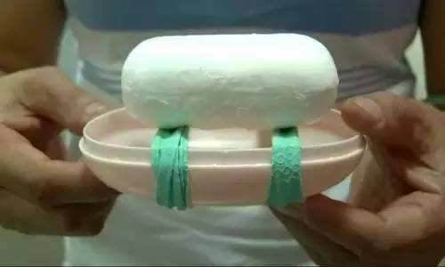 Đừng vứt găng tay cao su nếu chúng bị hỏng, chỉ cần cắt vài nhát dao là có thể giải quyết được 5 vấn đề lớn trong mỗi gia đình-7