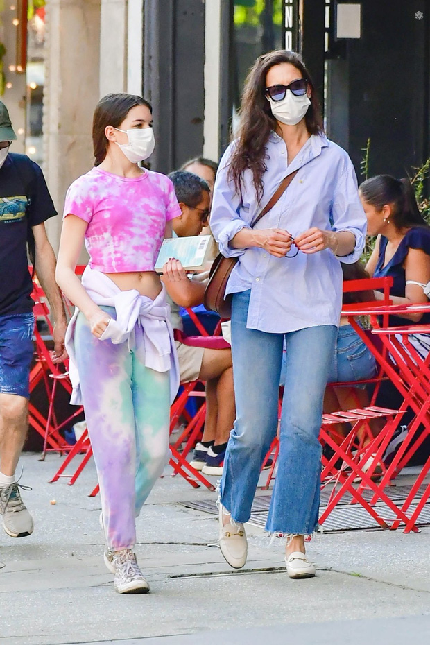 Suri Cruise giận dỗi vì mẹ có bạn trai, quyết định chuyển đến sống cùng Tom Cruise sau gần 10 năm bị bỏ rơi?-4