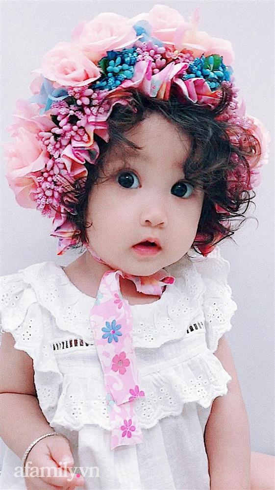 Bé gái vừa chào đời đã sở hữu mái tóc xoăn như con lai, mẹ tiết lộ bí quyết ít người dám làm theo-10