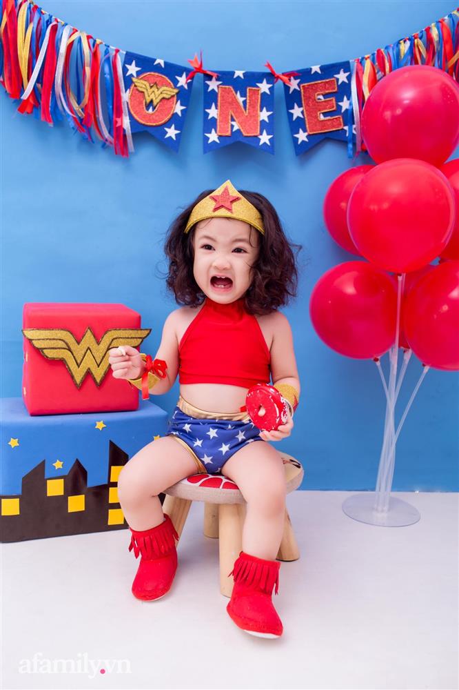 Bé gái vừa chào đời đã sở hữu mái tóc xoăn như con lai, mẹ tiết lộ bí quyết ít người dám làm theo-9