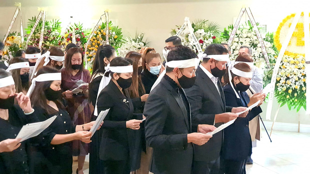 Còn nỗi đau nào đau hơn với Việt Hương: Xong tang sự Phi Nhung lại chịu tang mẹ nuôi tại Mỹ đúng ngày sinh nhật-2