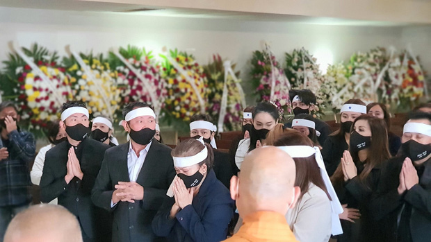 Còn nỗi đau nào đau hơn với Việt Hương: Xong tang sự Phi Nhung lại chịu tang mẹ nuôi tại Mỹ đúng ngày sinh nhật-4