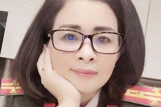 Nữ đại tá rởm dùng sổ tiết kiệm 200 tỷ 