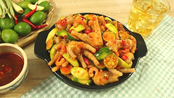 Bỏ túi công thức làm chân gà sả tắc xoài đơn giản này đảm bảo giòn ngon, chua cay khó cưỡng-3