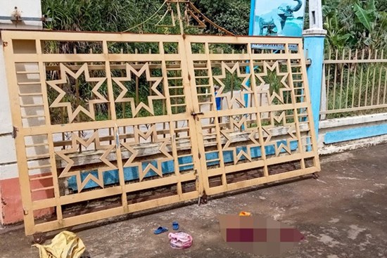 Cổng trường sập, trẻ mẫu giáo tử vong