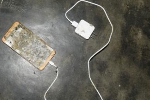 Vụ học sinh lớp 5 tử vong khi học online: Cha nạn nhân nói về can đựng xăng trong nhà-3