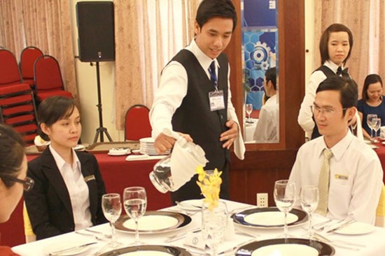 Lần đầu đi ăn bào ngư, nếu nhân viên hỏi bạn muốn gọi mấy “đầu”, hãy gọi cẩn thận kẻo táng gia bại sản!