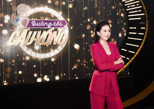 BST hồng chói lọi kén người mặc của BTV Mai Ngọc-9