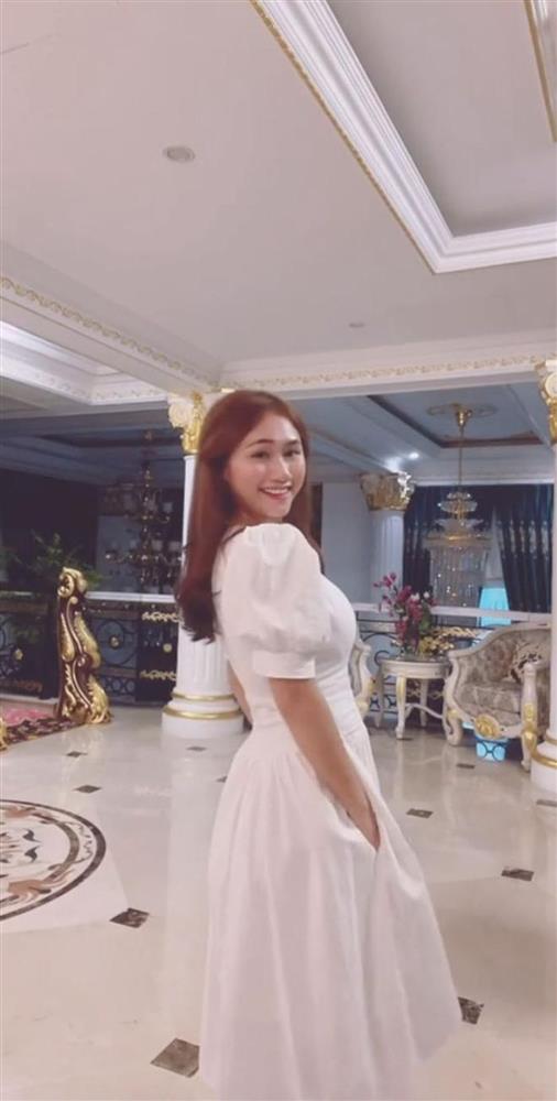 Hai nàng dâu nhà bà Phương Hằng cùng đọ kim cương hột nhãn, netizen soi kỹ tìm ra 1 điểm hoài nghi-7