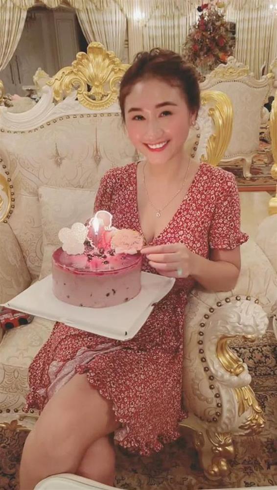 Hai nàng dâu nhà bà Phương Hằng cùng đọ kim cương hột nhãn, netizen soi kỹ tìm ra 1 điểm hoài nghi-9