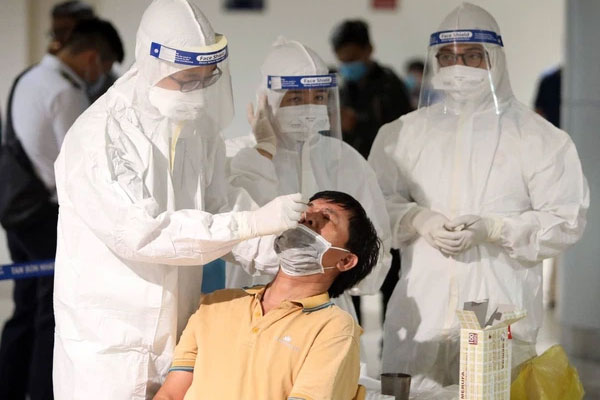 Ngày 16/10, Hà Nội thêm 12 ca mắc Covid-19 mới, 8 trường hợp về từ TP.Hồ Chí Minh-1