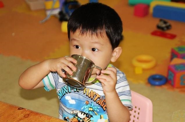 3 loại cơm trên bàn ăn sẽ đánh cắp chiều cao của trẻ, bác sĩ: Nhiều bậc cha mẹ thích cho con ăn”-1