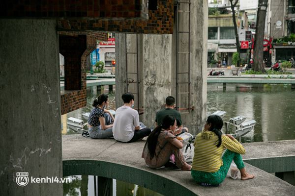 Sài Gòn đang khỏe lại: Mọi người nô nức đi dạo trung tâm thành phố ngày cuối tuần-6