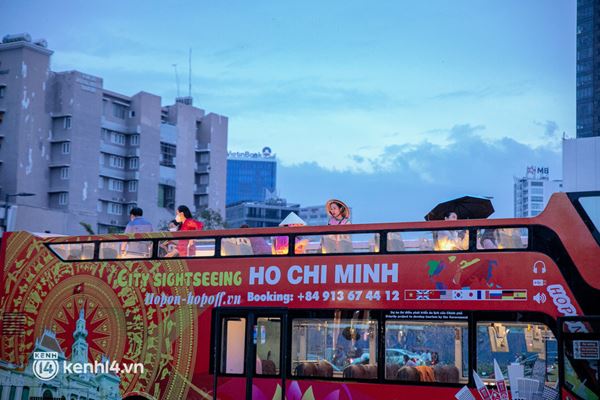 Sài Gòn đang khỏe lại: Mọi người nô nức đi dạo trung tâm thành phố ngày cuối tuần-13