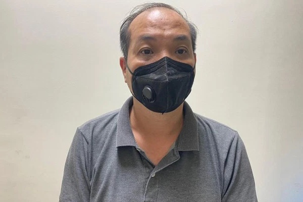 Tạm giữ tài xế chạy ô tô tốc độ cao, tông và đẩy 2 mẹ con hơn 100m trên đường-1