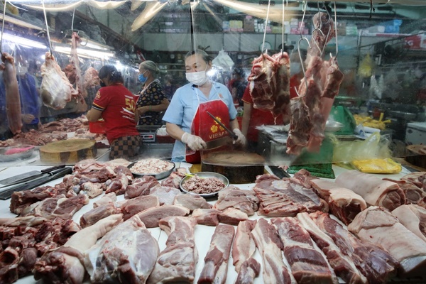 Lợn hơi 30.000 đồng/kg, giá thịt đến tay người tiêu dùng cao gấp 6 lần-2