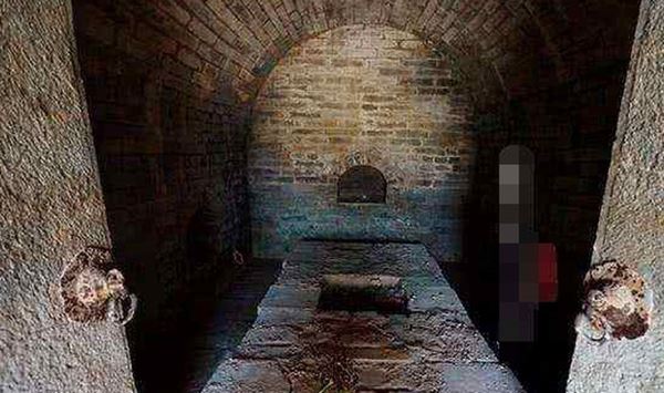 Bước vào mộ cổ 600 tuổi, chuyên gia chết đứng thấy quan tài lơ lửng trên không, các ngọn đèn tự bật sáng, bí mật vi diệu ẩn sau là gì?-2