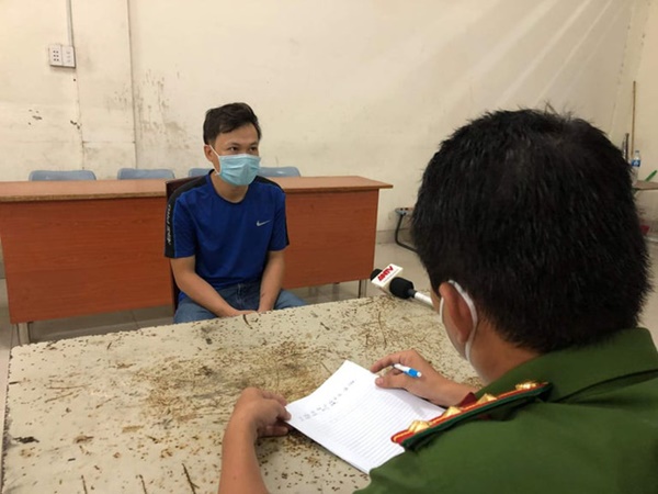 Nghi ngờ vợ ngoại tình với sếp, chồng mua xăng đốt xe tình địch ở TP.HCM-1