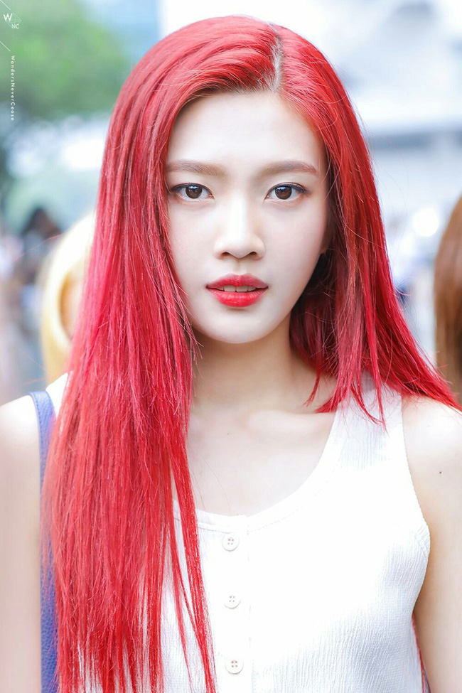 Sao Hàn nhuộm tóc đỏ: Nayeon (TWICE) đẹp xuất sắc, Song Hye Kyo nhìn không hợp lắm-6