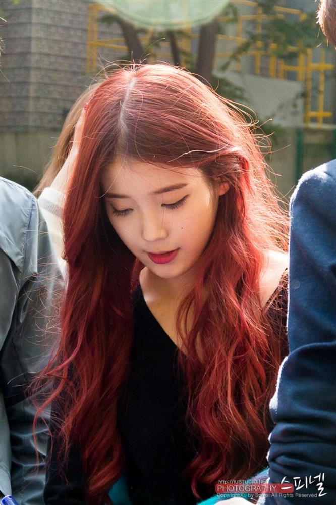 Sao Hàn nhuộm tóc đỏ: Nayeon (TWICE) đẹp xuất sắc, Song Hye Kyo nhìn không hợp lắm-9