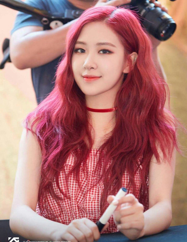 Sao Hàn nhuộm tóc đỏ: Nayeon (TWICE) đẹp xuất sắc, Song Hye Kyo nhìn không hợp lắm-10