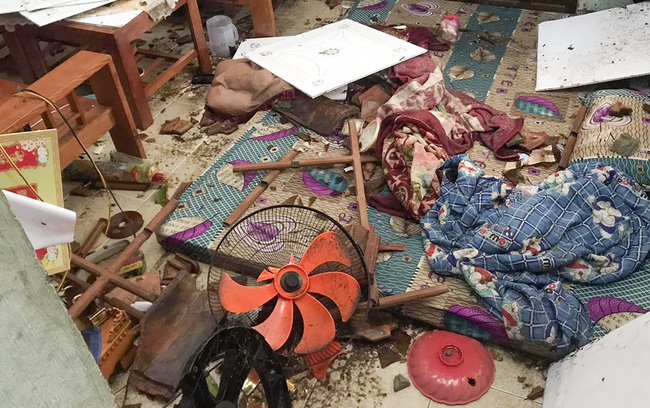 Quảng Ngãi: Lốc xoáy làm 45 nhà dân bị tốc mái, sập tường, người dân tháo chạy trong đêm-4